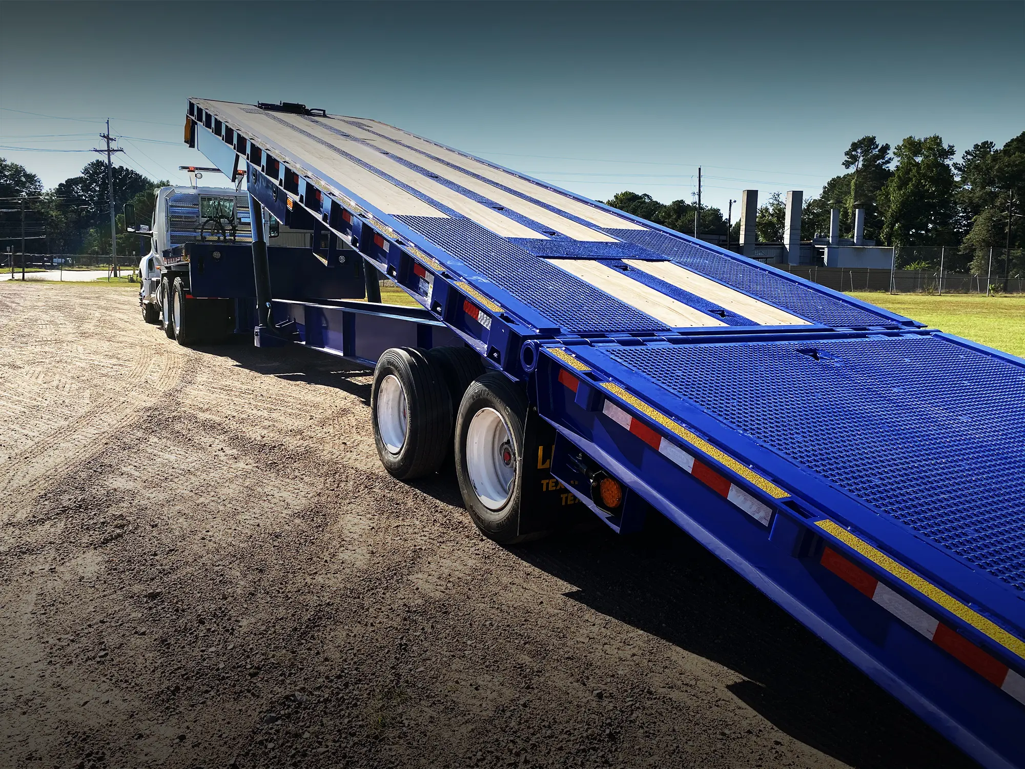 tilt deck trailer with Ledwell maxtilt